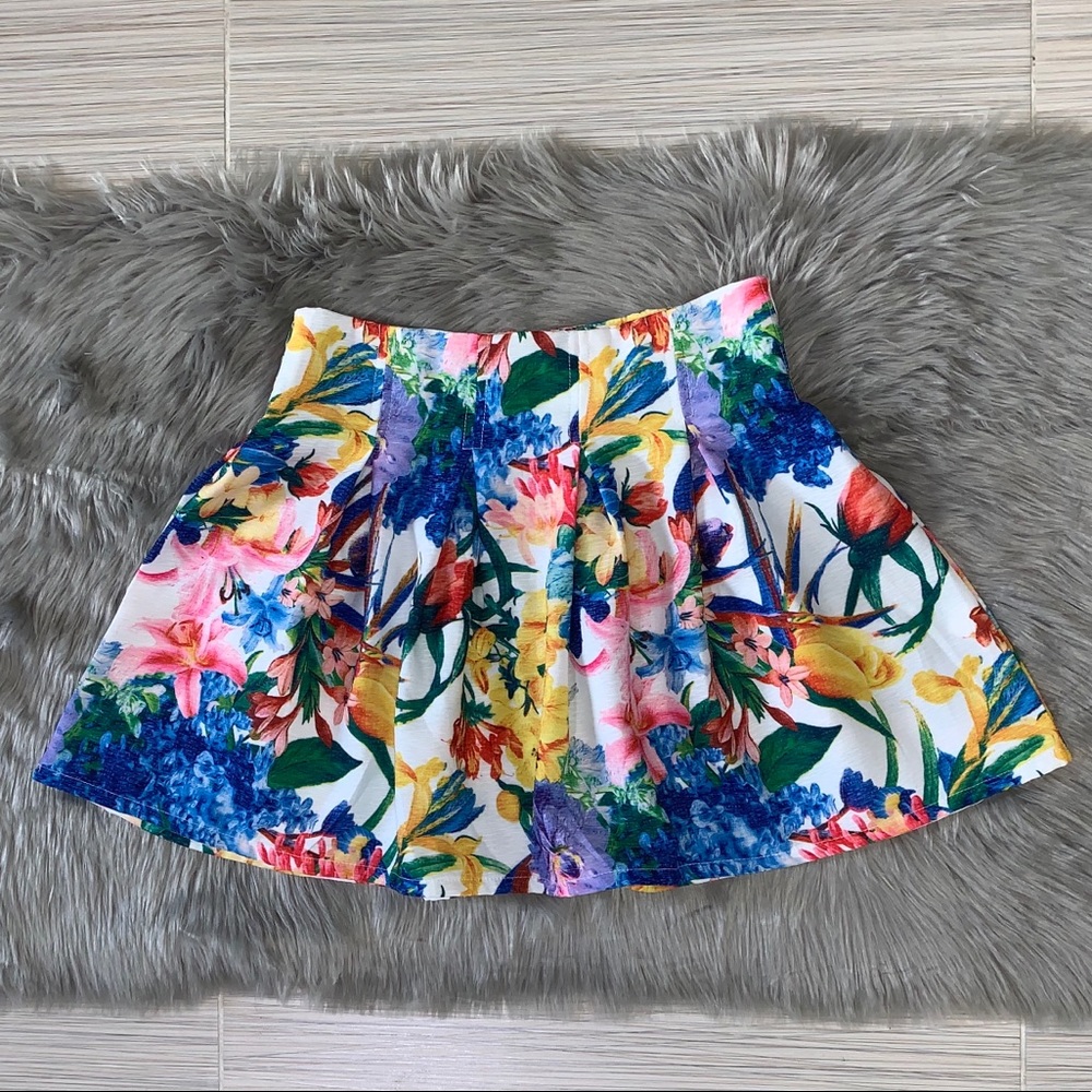 Pleated Mini Skirt!!!